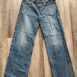 Levi's Women's Straight Leg Blue Jeans size 28, never worn